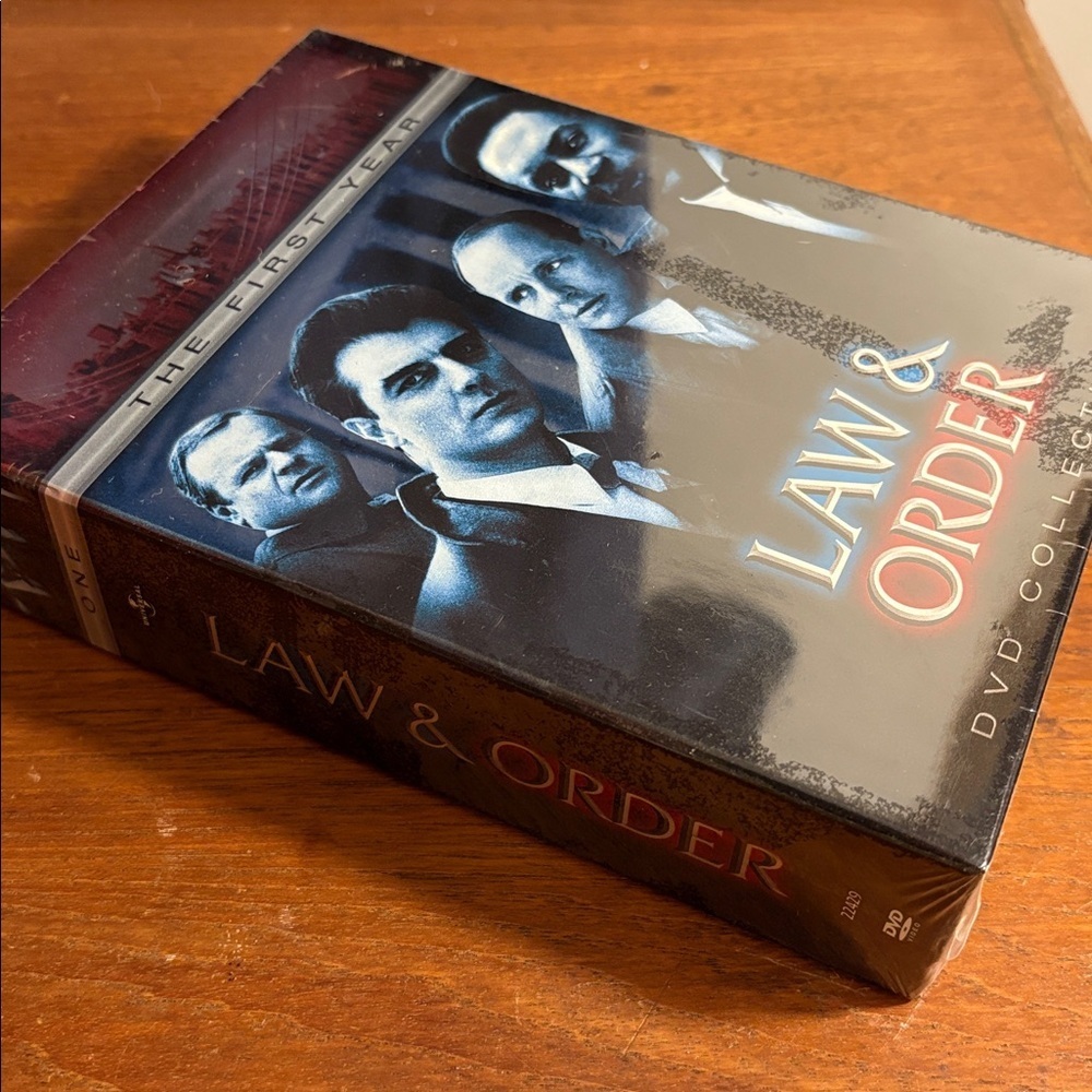 2002 Law & Order The First Year DVD Collection 22 Episode Box Set 6 Discs Sealed - Picture 3 of 17